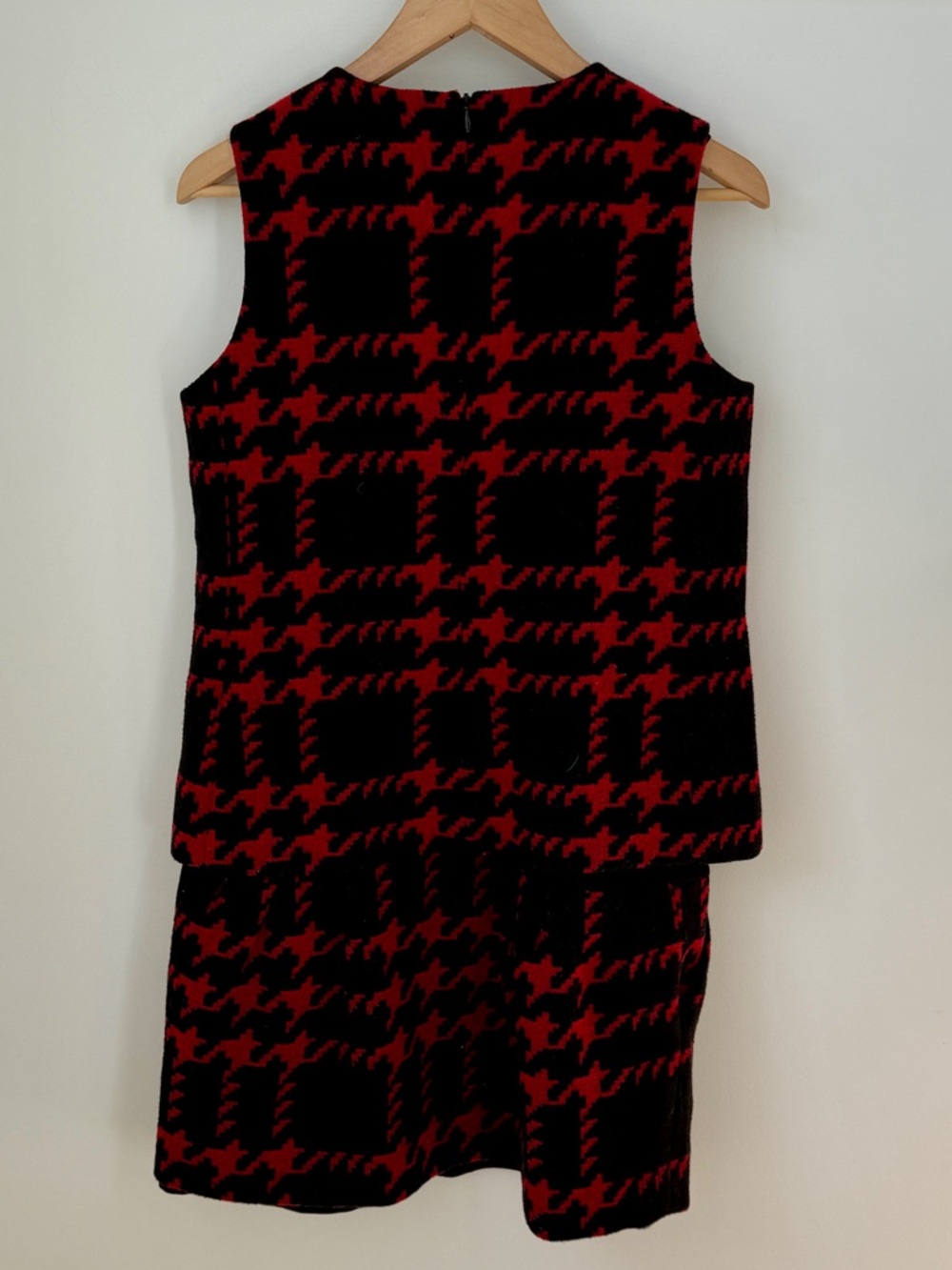 DIANE VON FURSTENBURG Vintage Red and Black Houndstooth 2-Piece Sleeveless Dress - Picture 2 of 9